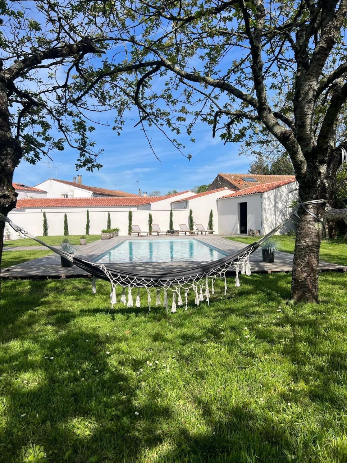 Exceptional Property, Park, Pool, * La Rochelle (Charente-Maritime)
